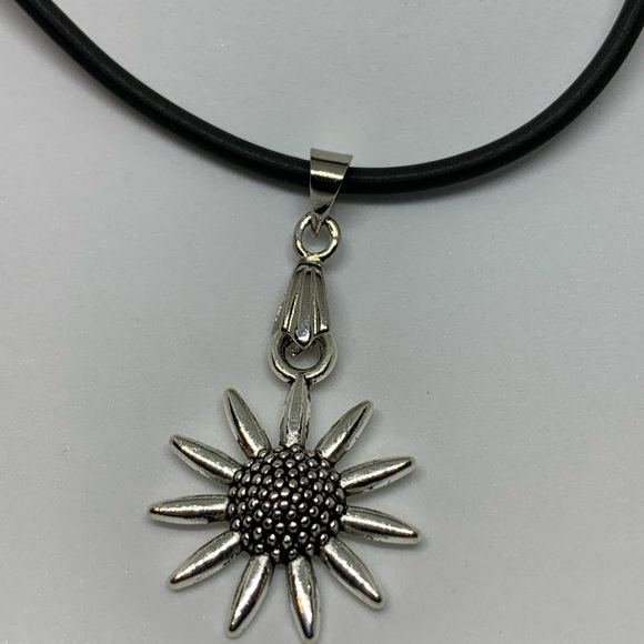 Alloy Sun Flower Necklace - Picture 1 of 3